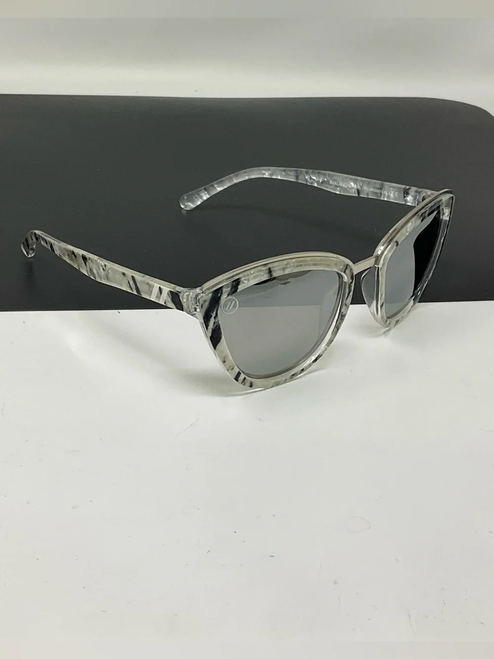 Blenders Avalanche Girl polarized sunglasses scratches